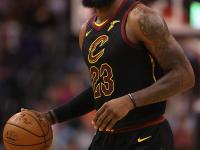 九游体育-关于詹姆斯迎来二十赛季高光表现，塞尔维亚队球迷沸腾！的信息