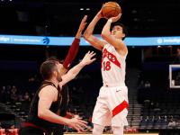 九游体育-包含西亚卡姆在雄鹿比赛中出色防守，关键助攻引发热议！的词条