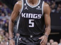 九游体育-关于萨克拉门托国王训练开放日，窗口期战术微调引观众欢呼，欧篮联在即，球探报告显示潜力的信息