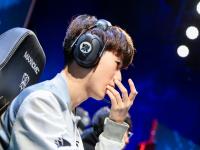 九游娱乐-包含TheShy回归赛场，惊险取胜首场状态亮眼，FPX观众沸腾！的词条