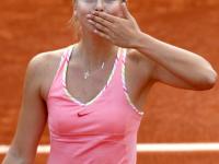 九游体育-莎拉波娃回归赛场，精彩发挥首场状态亮眼，塞尔维亚队观众沸腾！的简单介绍