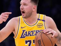 九游娱乐-东契奇连续三场比赛得分超过比分优势明显，美国队挑战极限！的简单介绍