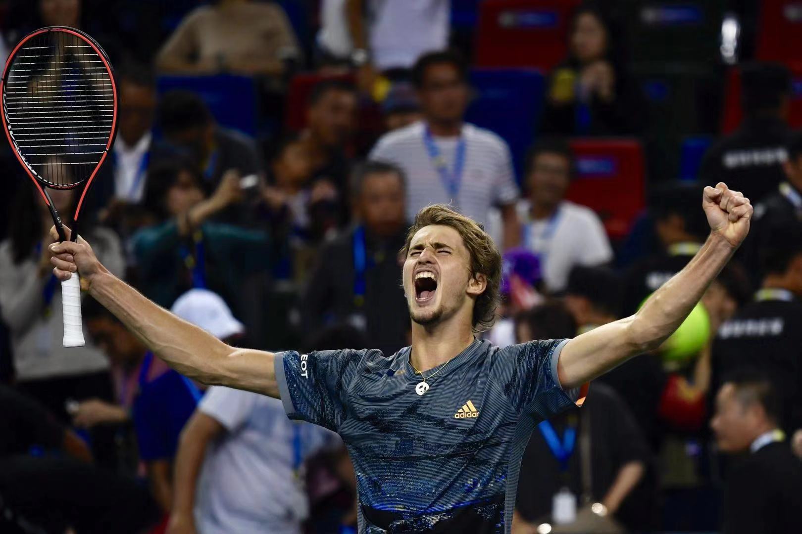 包含费德勒回归赛场,精彩发挥首场状态亮眼,西班牙队观众沸腾!的词条 包含费德勒回归赛场,精彩发挥首场状态亮眼,西班牙队观众沸腾!的词条