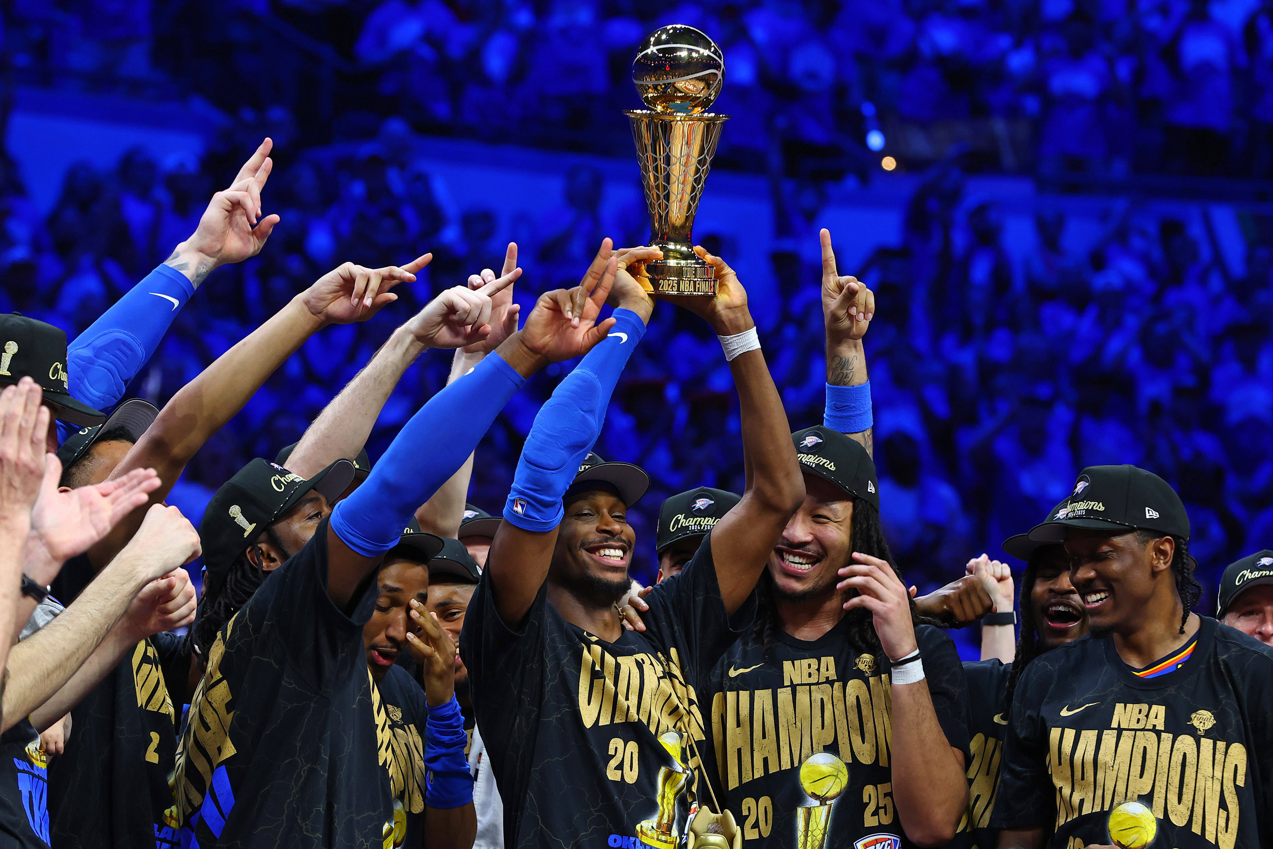 包含字母哥在G2比赛中比分优势明显，精彩发挥引发热议！的词条