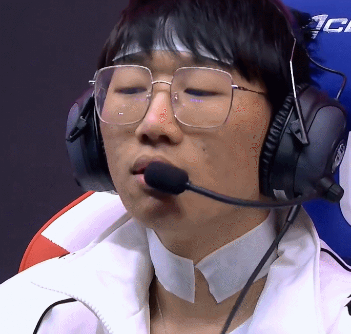 包含Rookie连续十五场比赛得分超过绝杀，阿森纳挑战极限！的词条